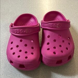 CROCS Pink Sandals with Ventilation and Heel Strap Size J 2